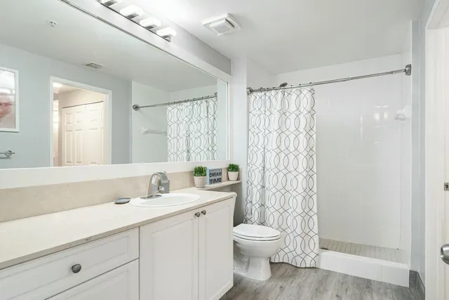 $4,000 | 580 South Sapodilla Avenue, Unit 206, West Palm Beach, FL 33401