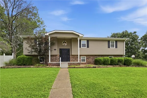 $279,000 | 1009 Twin Lakes Drive, Pittsburg, KS 66762
