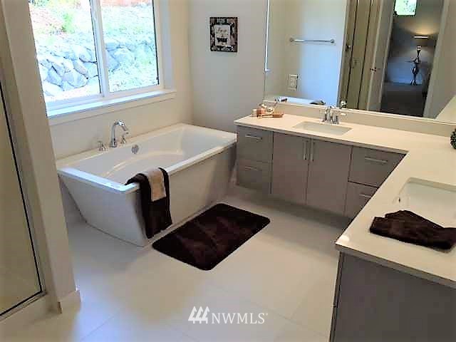 19640 Talbot Road South Renton, WA 98055 - Photo 17 of 24