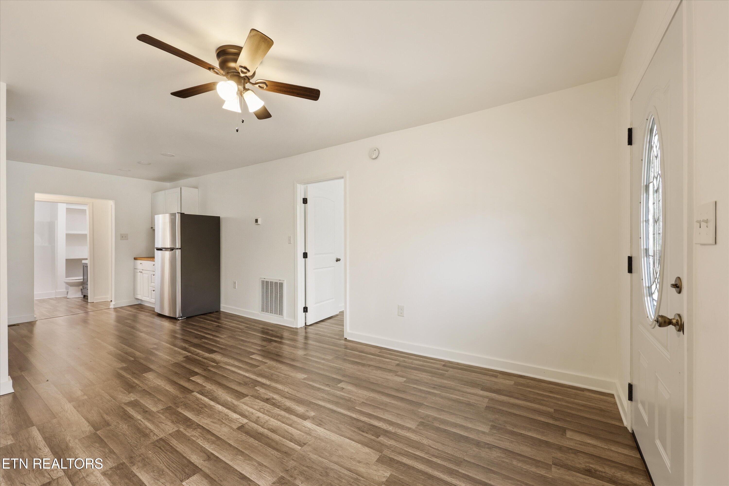 280 West Newcomen Street Alcoa, TN 37701 - Photo 8 of 28 08-280 W Newcomen St 05 - Copy