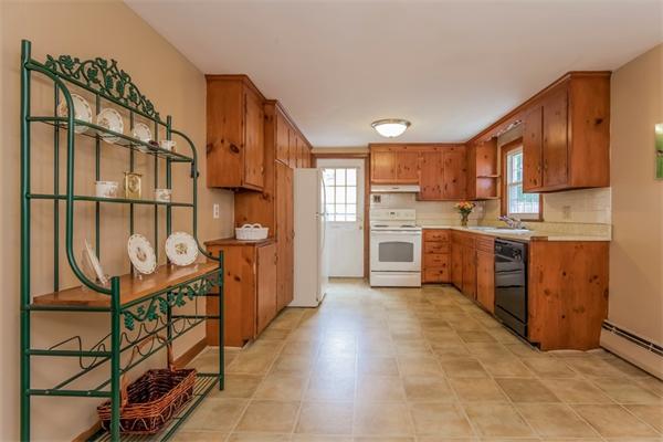 12 Shetland Road Danvers, MA 01923 - Photo 3 of 22 Gallery Image 3