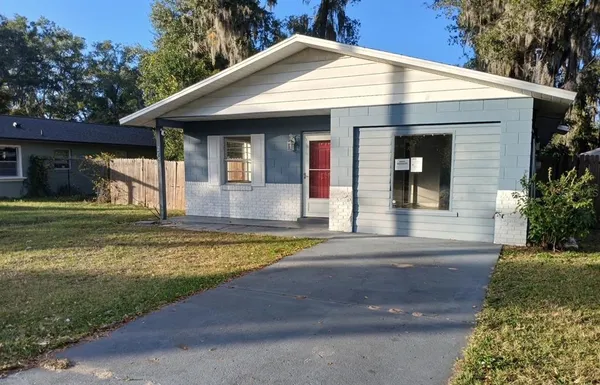 $189,900 | 285 East Lake Street, Umatilla, FL 32784