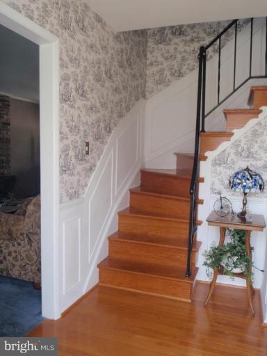 406 Neepier Road Catonsville, MD 21228 - Photo 10 of 25 Entrance / Foyer