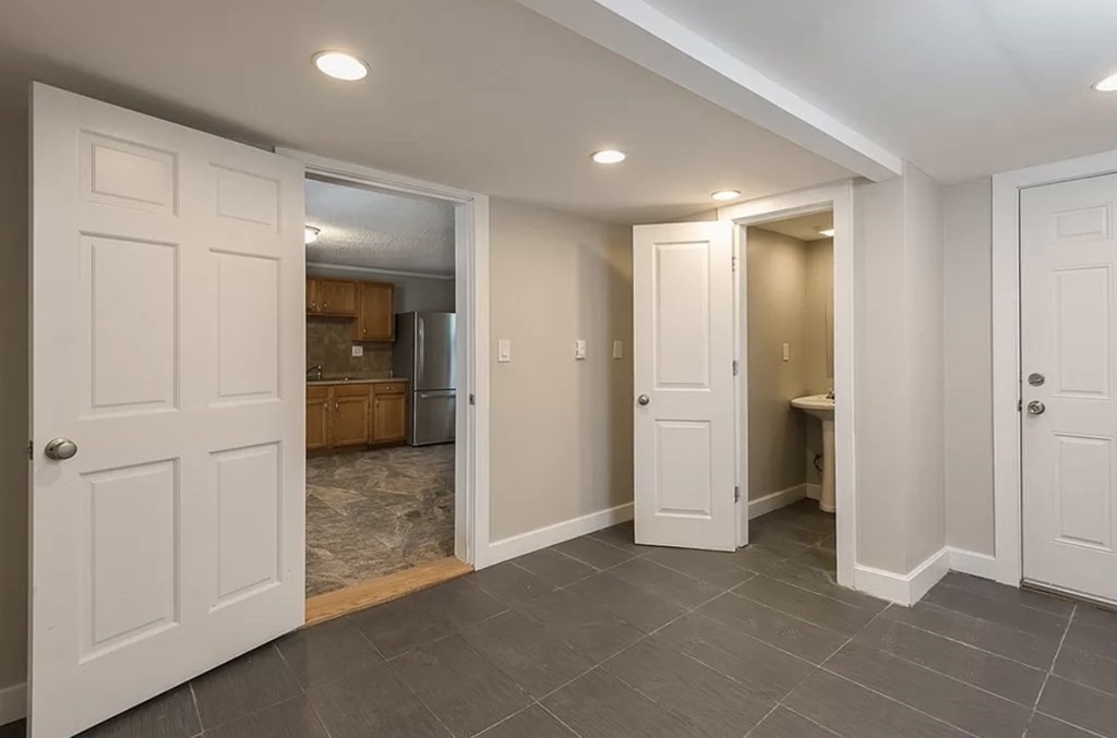 292 Eustis Street Boston, MA 02119 - Photo 9 of 15