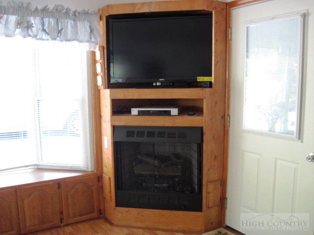 46 Tamarack Road Newland, NC 28657 - Photo 4 of 31 Gallery Image 4