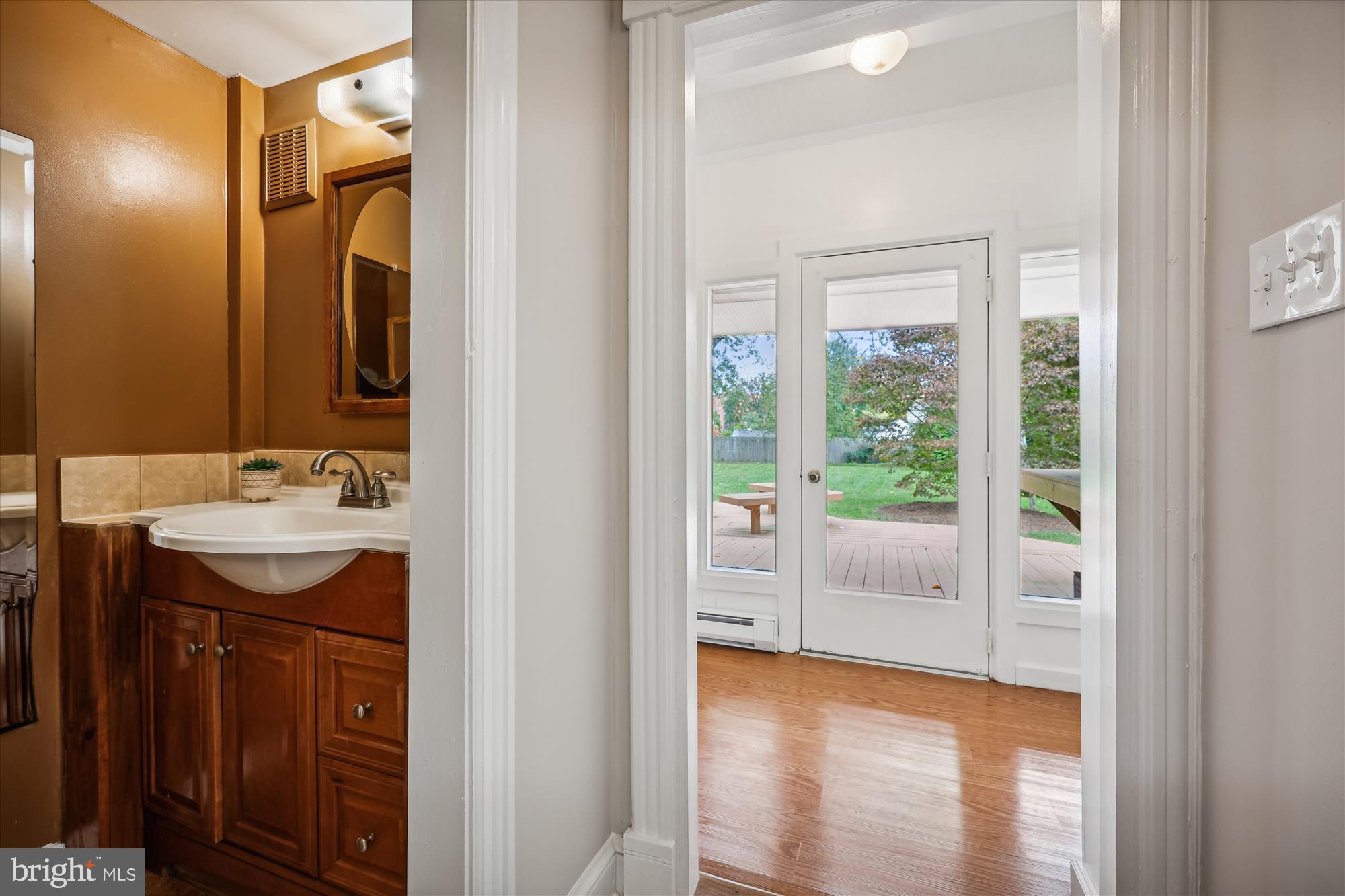 637 Ritchie Avenue Silver Spring, MD 20910 - Photo 10 of 38 Main Level Bath