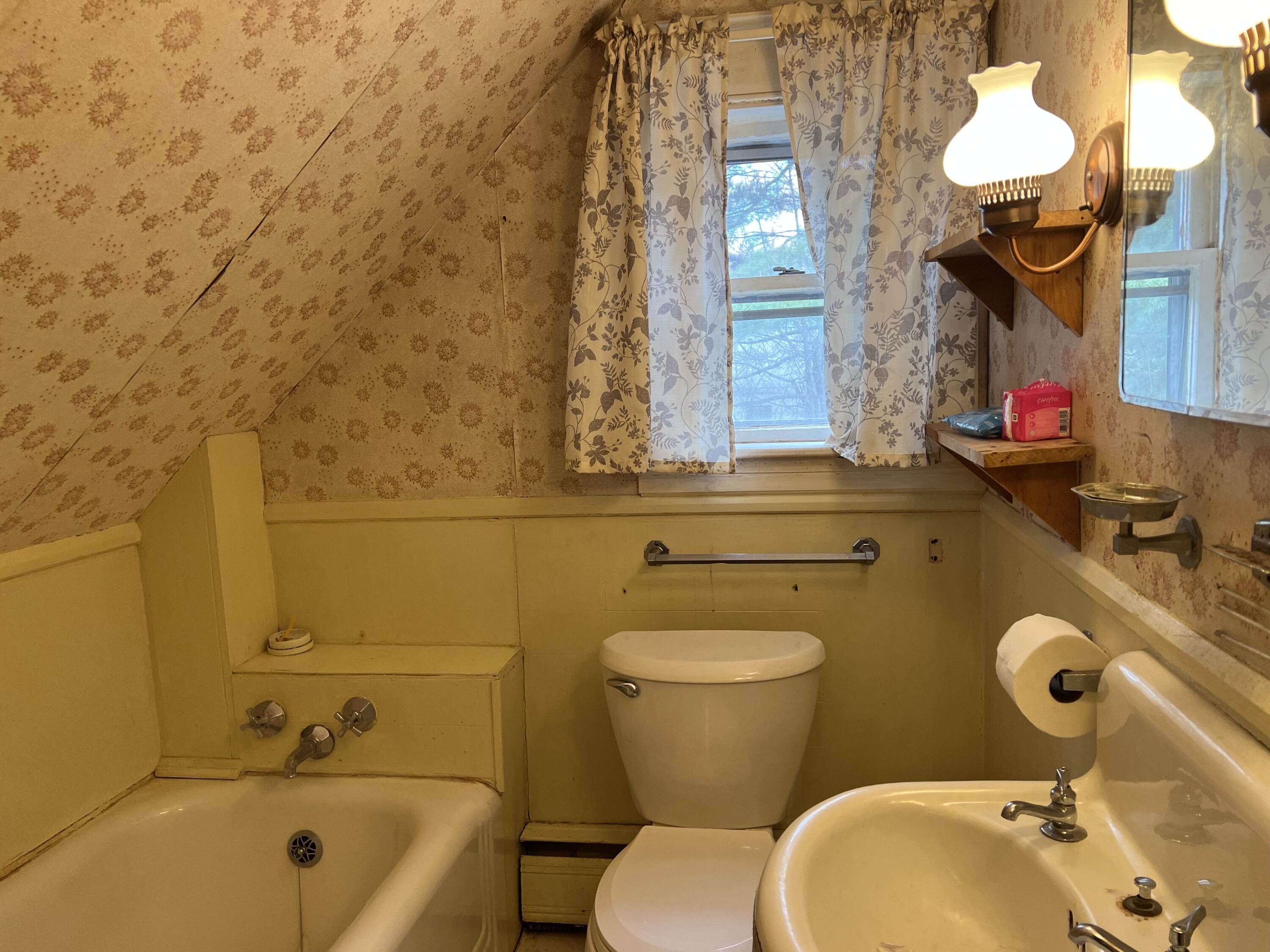63 Rideout Avenue Lewiston, ME 04240 - Photo 10 of 16 IMG_8555