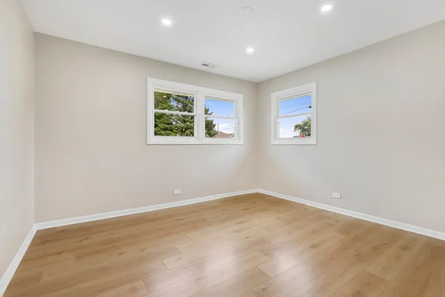 $3,200 | 19W719 West Holtz Avenue, Addison, IL 60101