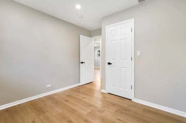 $3,200 | 19W719 West Holtz Avenue, Addison, IL 60101