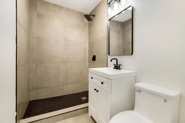 $3,200 | 19W719 West Holtz Avenue, Addison, IL 60101