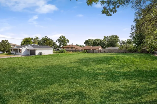 $3,200 | 19W719 West Holtz Avenue, Addison, IL 60101