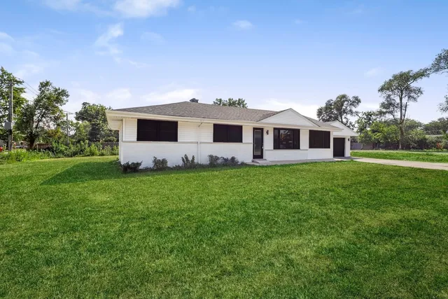 $3,200 | 19W719 West Holtz Avenue, Addison, IL 60101