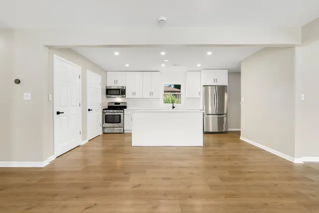 $3,200 | 19W719 West Holtz Avenue, Addison, IL 60101