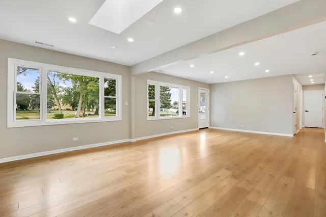 $3,200 | 19W719 West Holtz Avenue, Addison, IL 60101