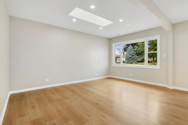 $3,200 | 19W719 West Holtz Avenue, Addison, IL 60101