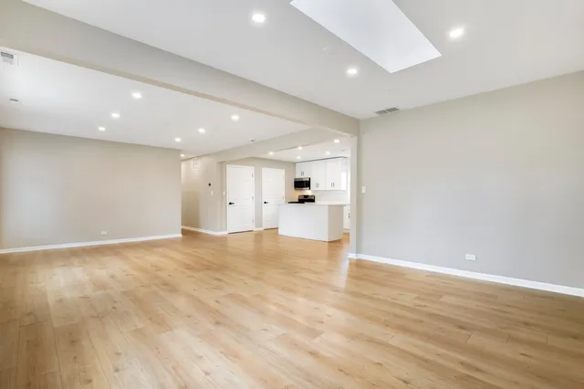 $3,200 | 19W719 West Holtz Avenue, Addison, IL 60101