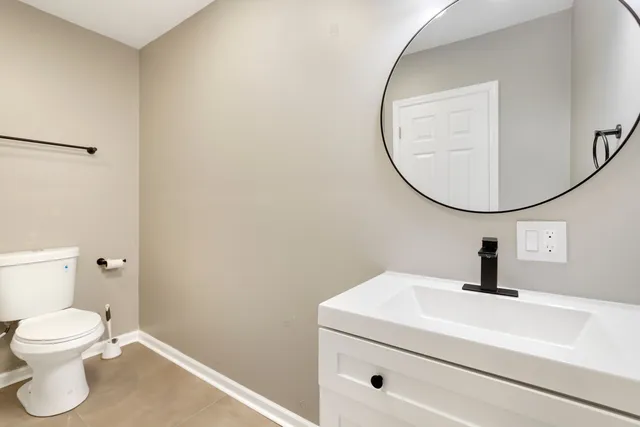 $3,200 | 19W719 West Holtz Avenue, Addison, IL 60101