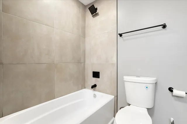 $3,200 | 19W719 West Holtz Avenue, Addison, IL 60101