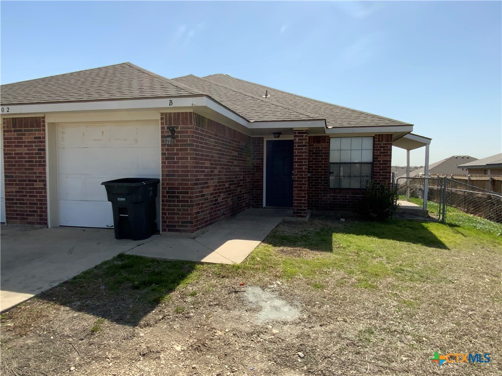 a view of a back yard of the house