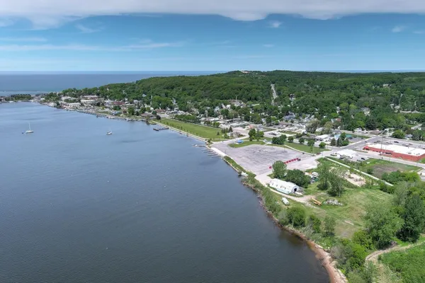 $1,100,000 | 903 Main Street, Frankfort, MI 49635