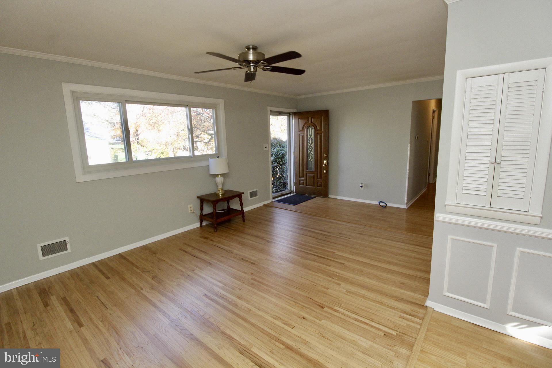 16 Amsterdam Road Hamilton, NJ 08620 - Photo 3 of 29