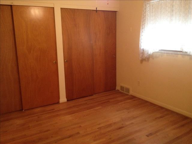 26839 Merideth Drive Warren, MI 48091 - Photo 7 of 9 20404115-6.JPG