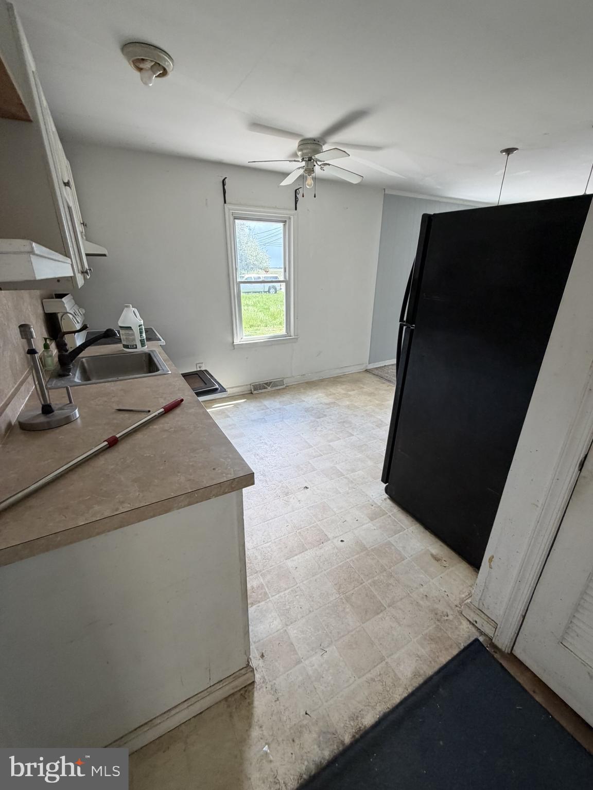 38 Hilldale Road Dover, DE 19901 - Photo 3 of 13 Kitchen