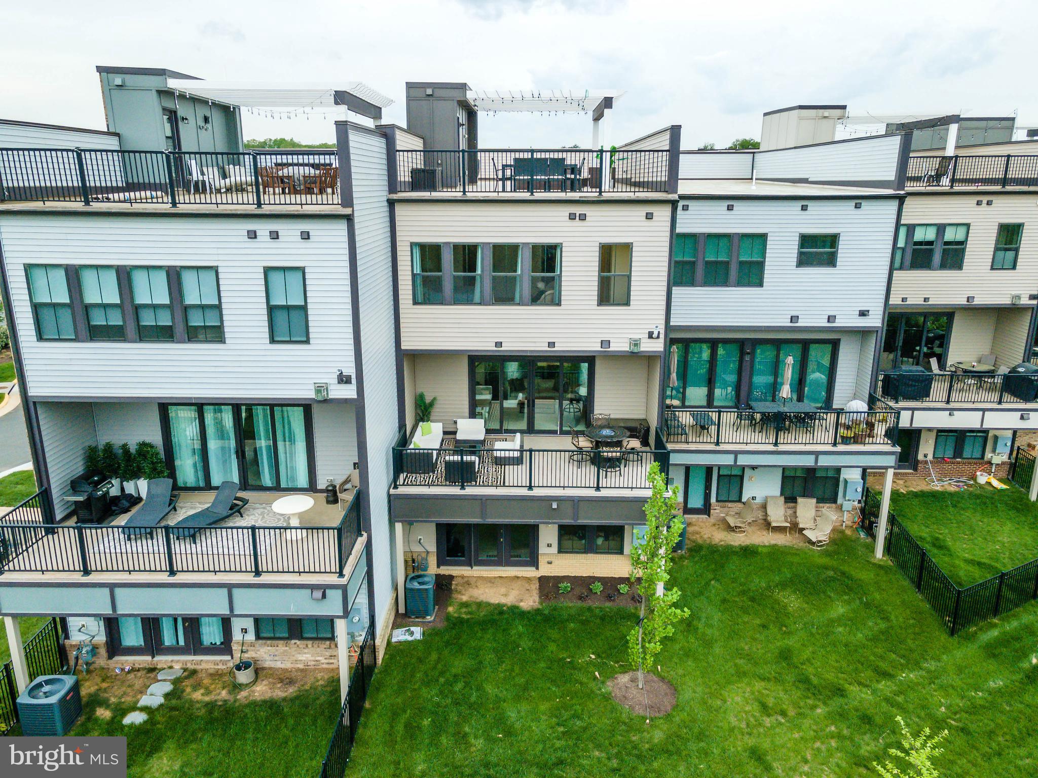23110 Sullivans Cove Square Brambleton, VA 20148 - Photo 38 of 41 Aerial view of back of property