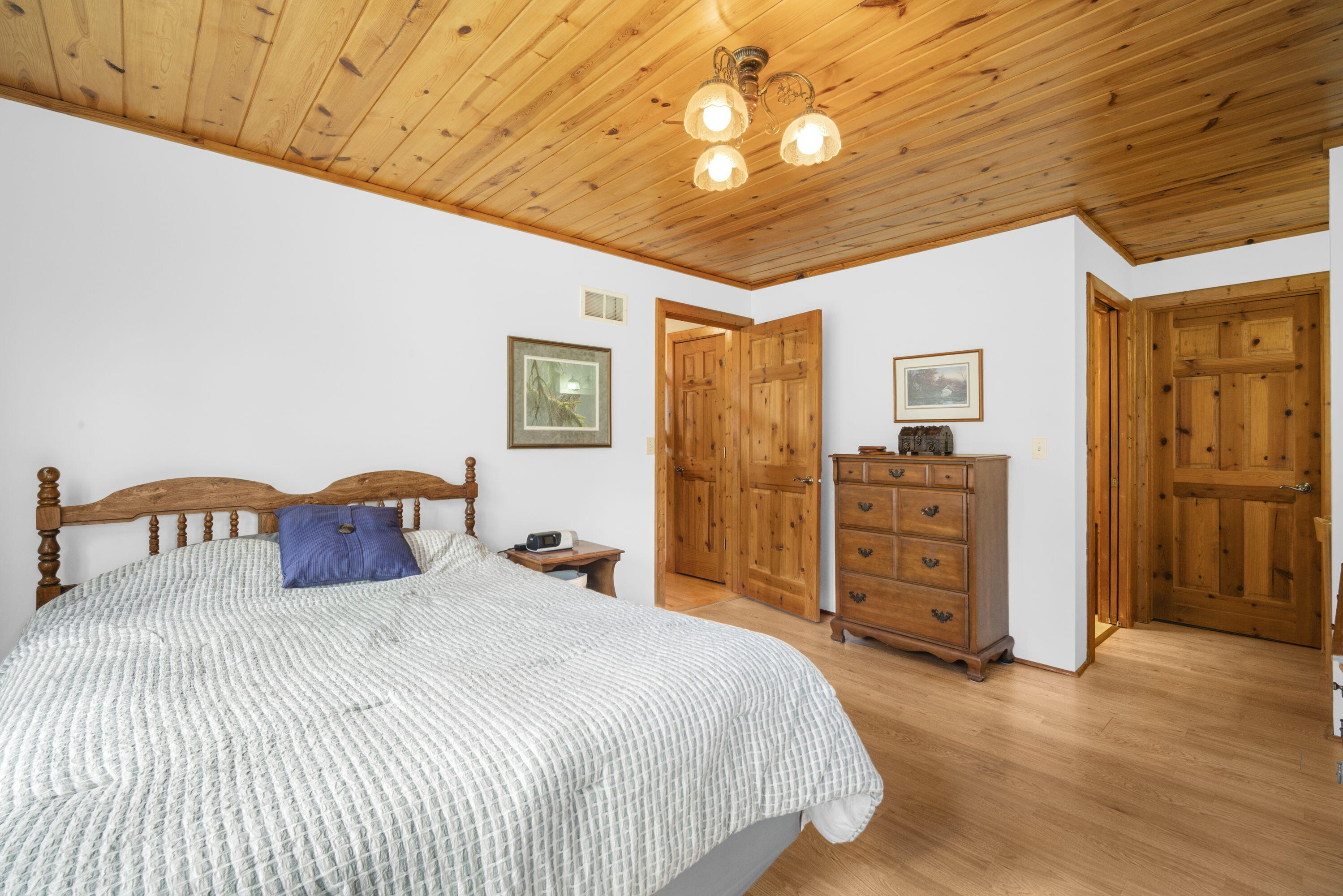 1206 Lakeview Road Farmington, WI 53090 - Photo 20 of 35 21_imgDSC02020