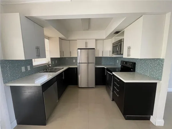 $1,850 | 2451 Lincoln Street, Unit 6, Hollywood, FL 33020