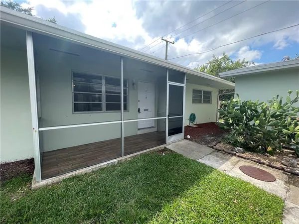 $1,850 | 2451 Lincoln Street, Unit 6, Hollywood, FL 33020