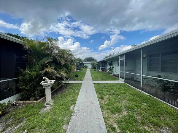 $1,850 | 2451 Lincoln Street, Unit 6, Hollywood, FL 33020