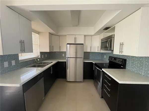 $1,850 | 2451 Lincoln Street, Unit 6, Hollywood, FL 33020