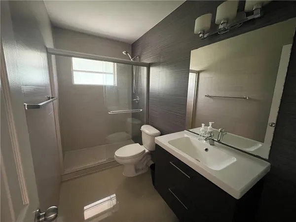 $1,850 | 2451 Lincoln Street, Unit 6, Hollywood, FL 33020