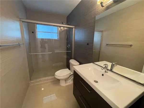 $1,850 | 2451 Lincoln Street, Unit 6, Hollywood, FL 33020