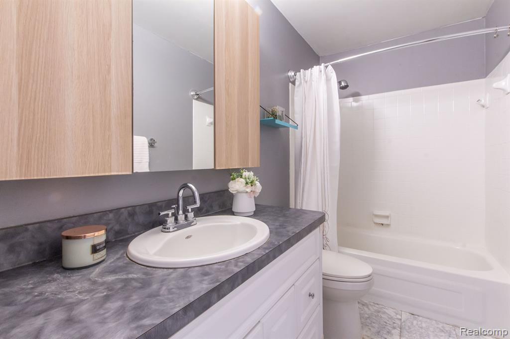 22582 Winfield Road Novi, MI 48375 - Photo 22 of 31