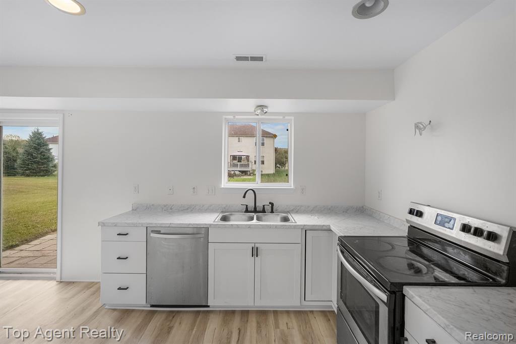 42117 Camden Road Belleville, MI 48111 - Photo 14 of 31