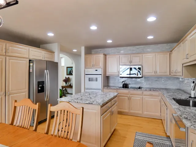 $574,900 | 2753 Summerset Circle, Suamico, WI 54173