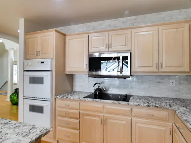 $574,900 | 2753 Summerset Circle, Suamico, WI 54173