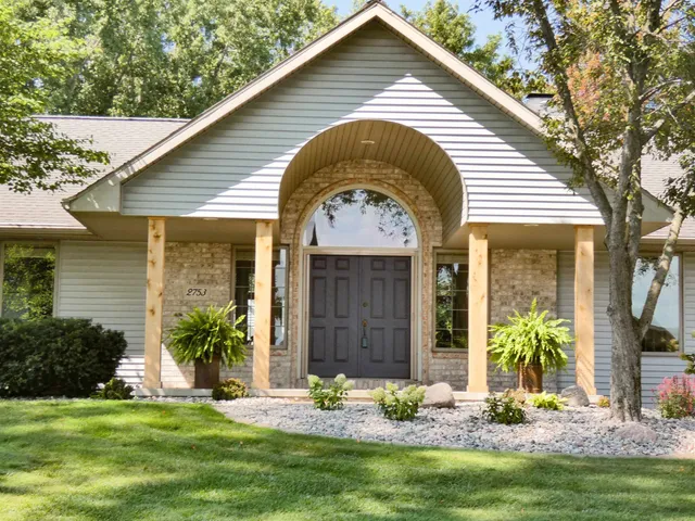 $574,900 | 2753 Summerset Circle, Suamico, WI 54173
