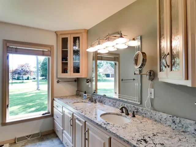 $574,900 | 2753 Summerset Circle, Suamico, WI 54173