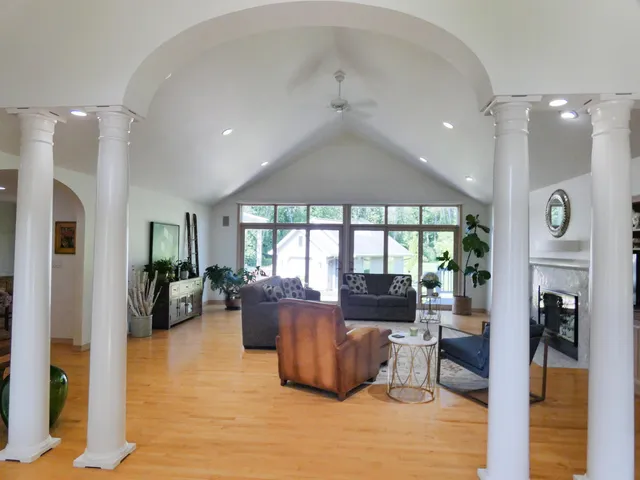 $574,900 | 2753 Summerset Circle, Suamico, WI 54173