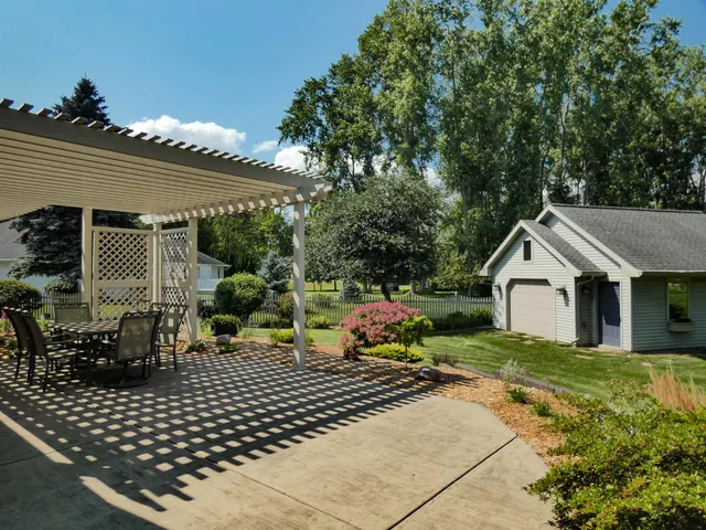 $574,900 | 2753 Summerset Circle, Suamico, WI 54173