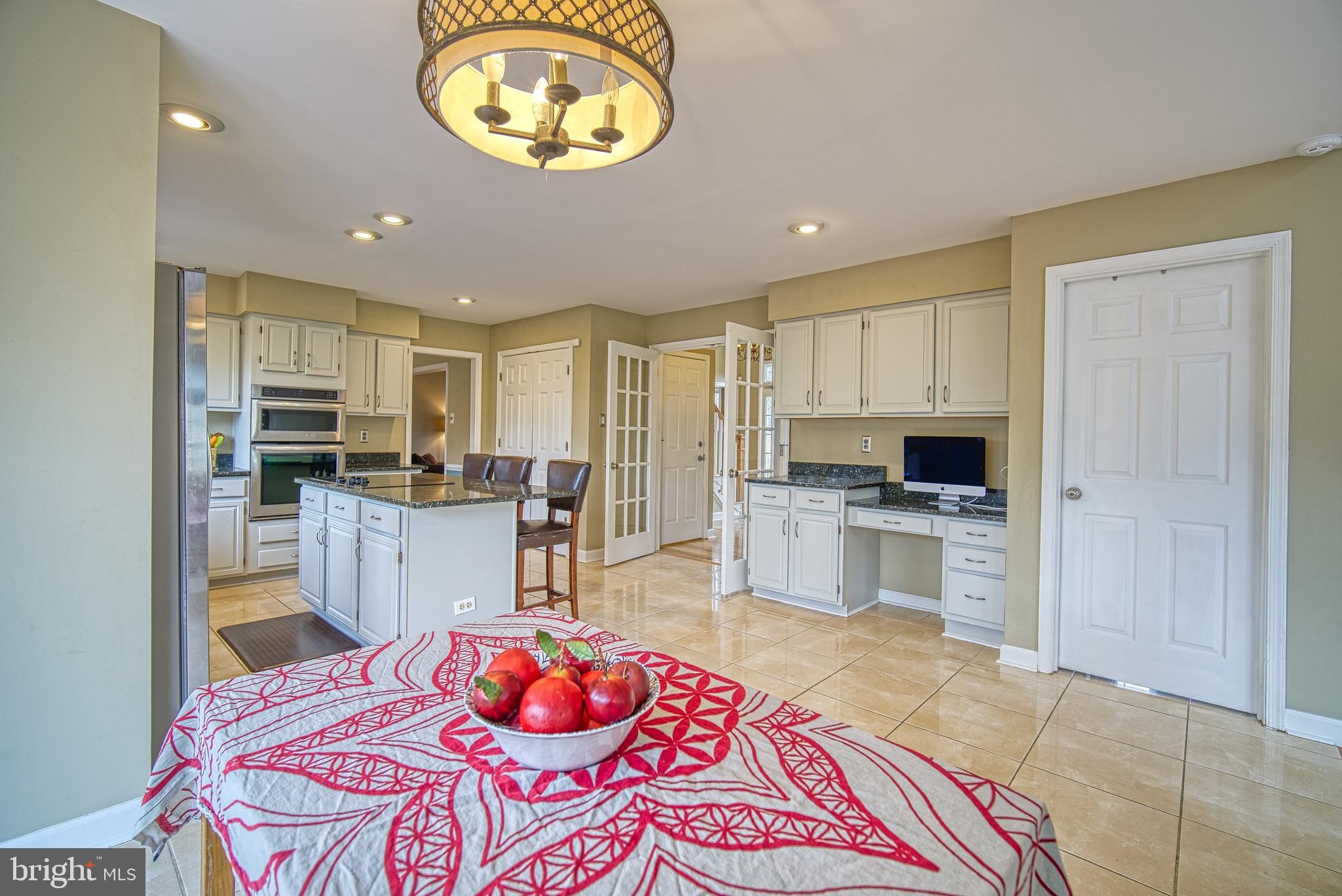 14539 Cutstone Way Silver Spring, MD 20905 - Photo 12 of 34 Eat-in area and pantry make for great space!