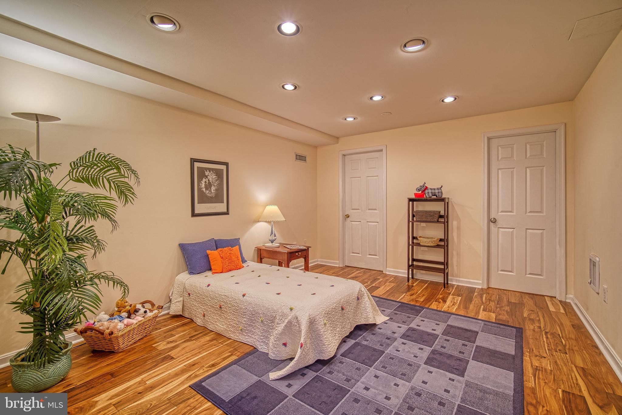 14539 Cutstone Way Silver Spring, MD 20905 - Photo 28 of 34 Great lower level Den / Guest Suite w/ full bath!