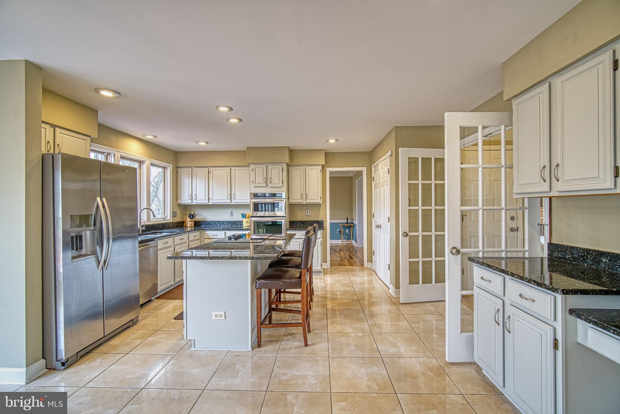 14539 Cutstone Way Silver Spring, MD 20905 - Photo 6 of 34 Updated Kitchen with ample cabinetry & granite