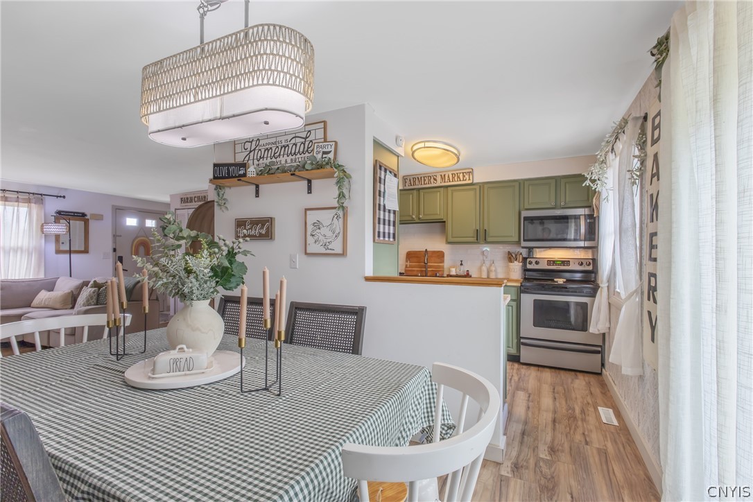 7388 Oak Post Road Clay, NY 13088 - Photo 16 of 32 Gallery Image 16