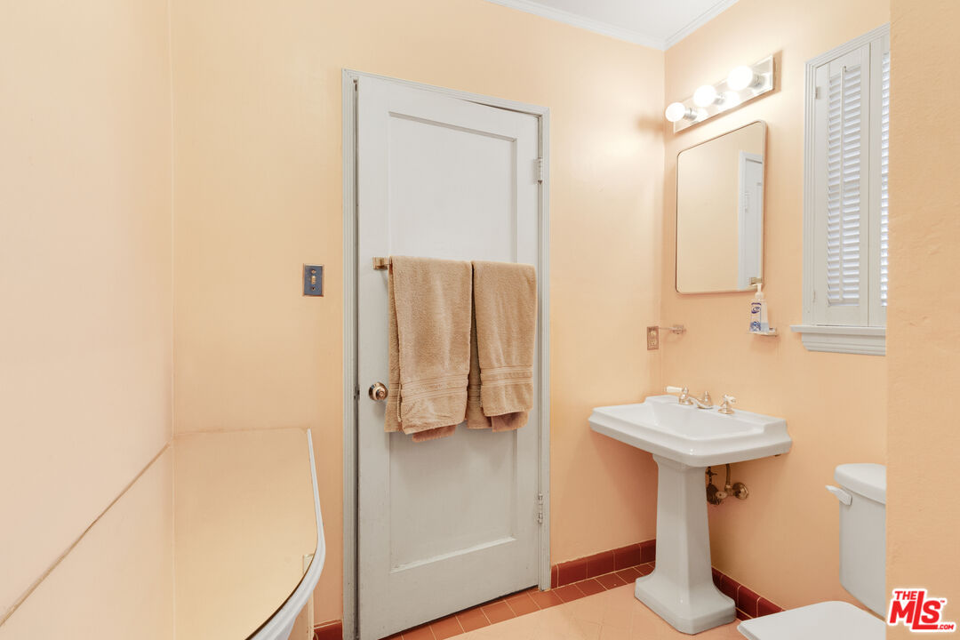 11737 Bellagio Road Los Angeles, CA 90049 - Photo 22 of 29 Gallery Image 22