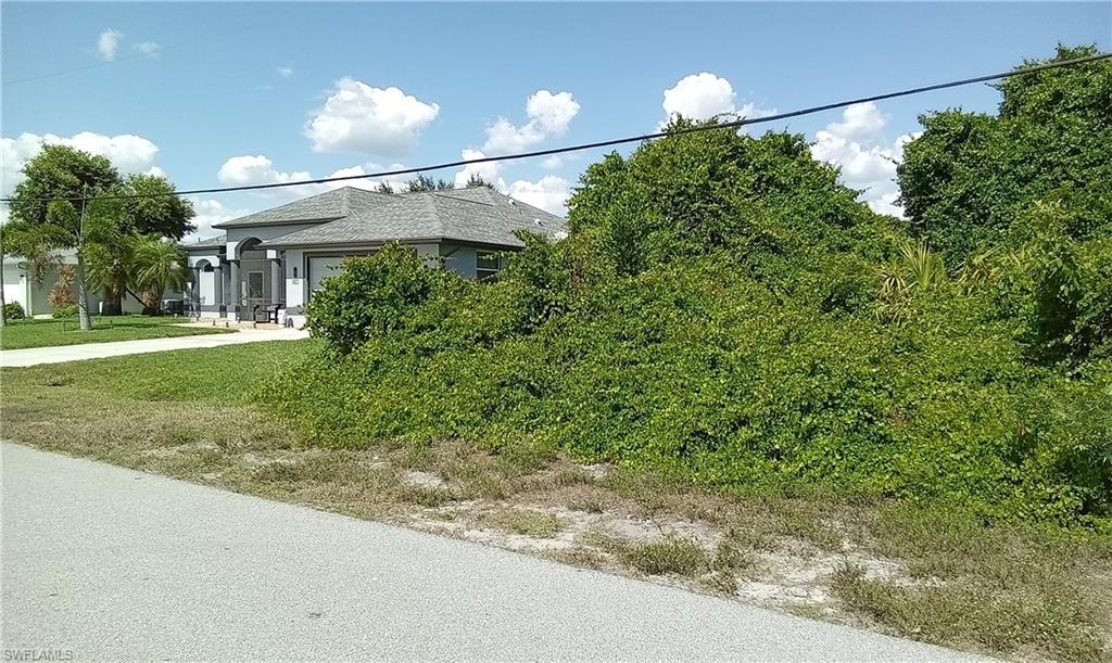 1526 Navigator Road Punta Gorda, FL 33983 - Photo 2 of 5 a view of a yard in front of house