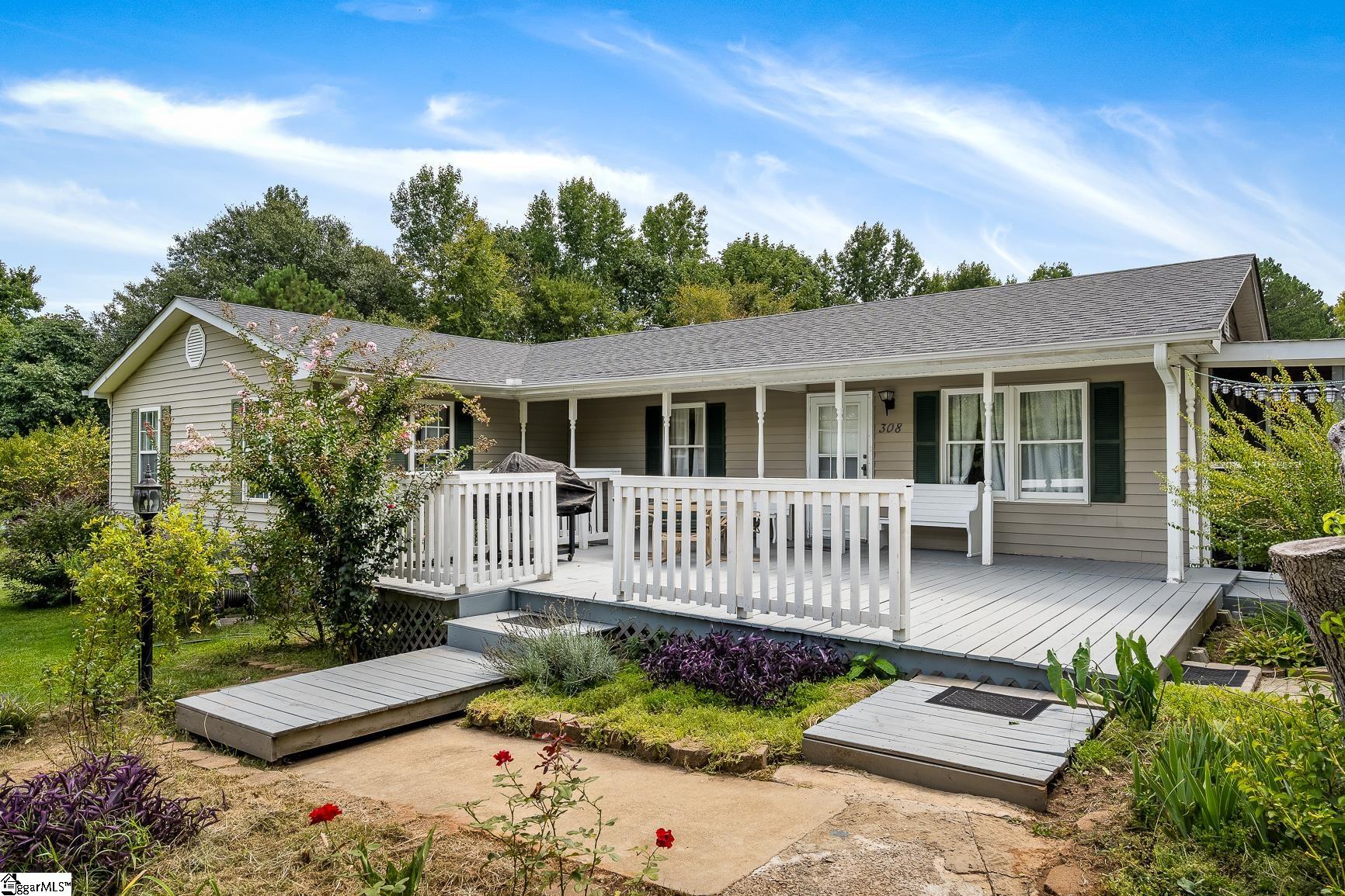 308 Bagwell Road Gray Court, SC 29645 - Photo 1 of 27